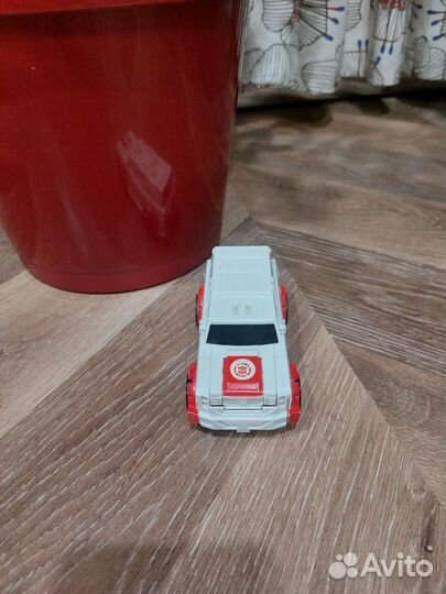 Робот ratchet transformers robots in disguise