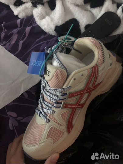 Кроссовки женские asics