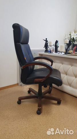 Офисное кожаное кресло бу