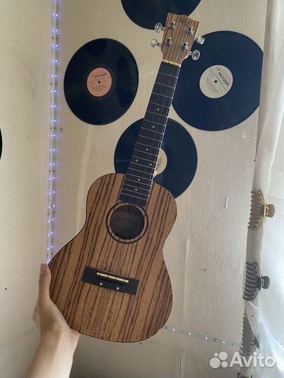 Укулеле концертная martin romas MR-02Z