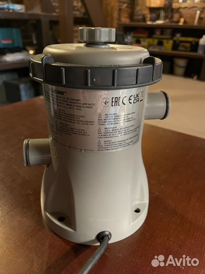 Фильтр-насос Bestway (58381) и четыре картриджа