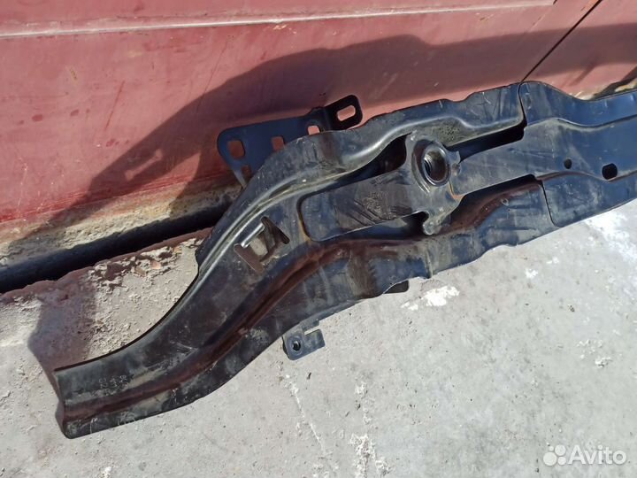 Усилитель перед бампера Tiguan 2, оригинал, б/у