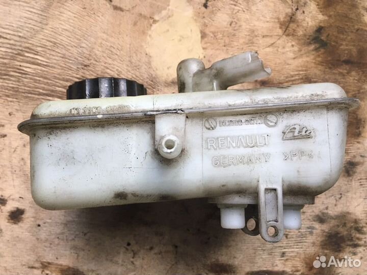 Бачок главного тормозного цилиндра Renault Laguna