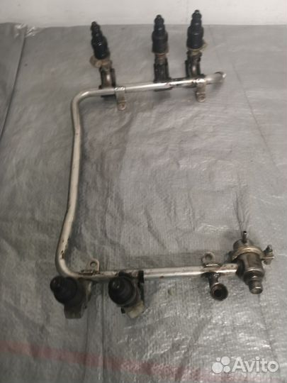 Топливная рампа с форсунками Ауди с4 2,8л