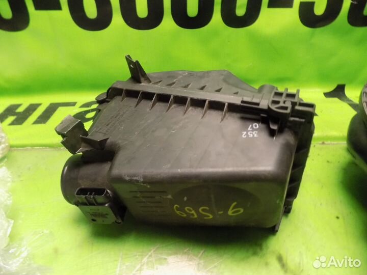 Корпус воздушного фильтра Toyota Avensis t25