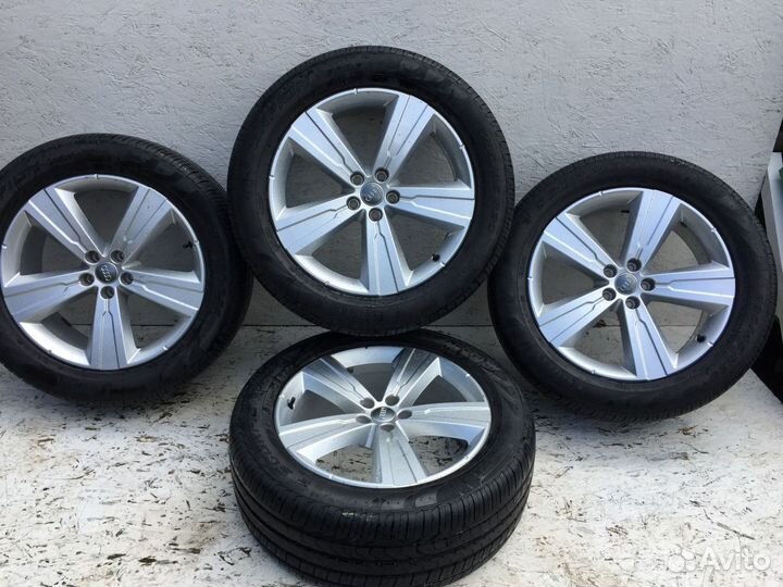 Комплект оригинальных колес на Audi Q7 New 4M
