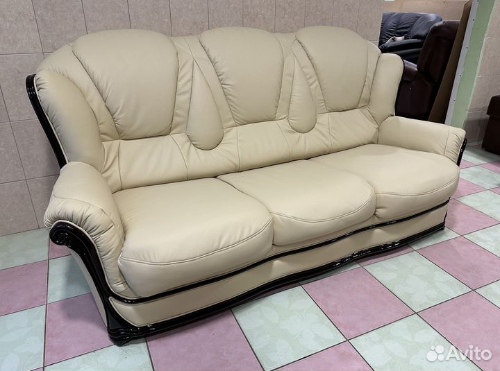 Итальянский кожаный диван кровать