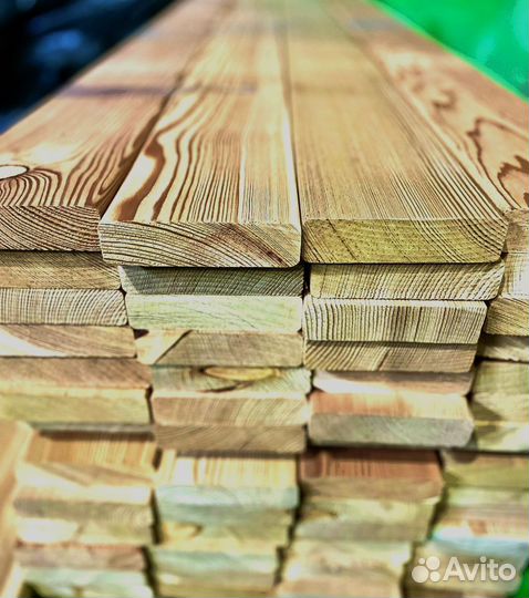 Наружные постройки с досками из лиственницы