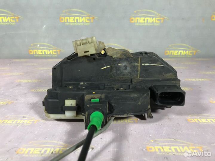 Замок двери задний правый Opel Astra J