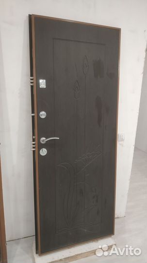 Дверь входная стальная Б/У