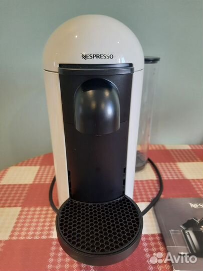 Кофемашина Nespresso vertuo Plus
