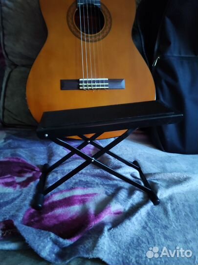 Гитара Yamaha С40, чехол, подставка для ноги