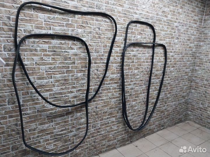 Уплотнительная резинка боковой двери Mercedes-Benz