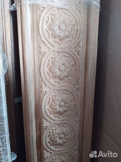 Молдинги из дуба и бука с растительным орнаментом