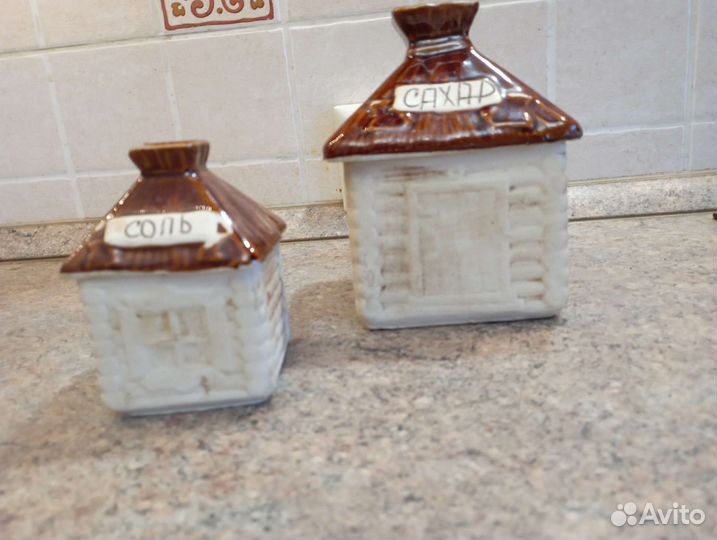 Солонка и сахарница