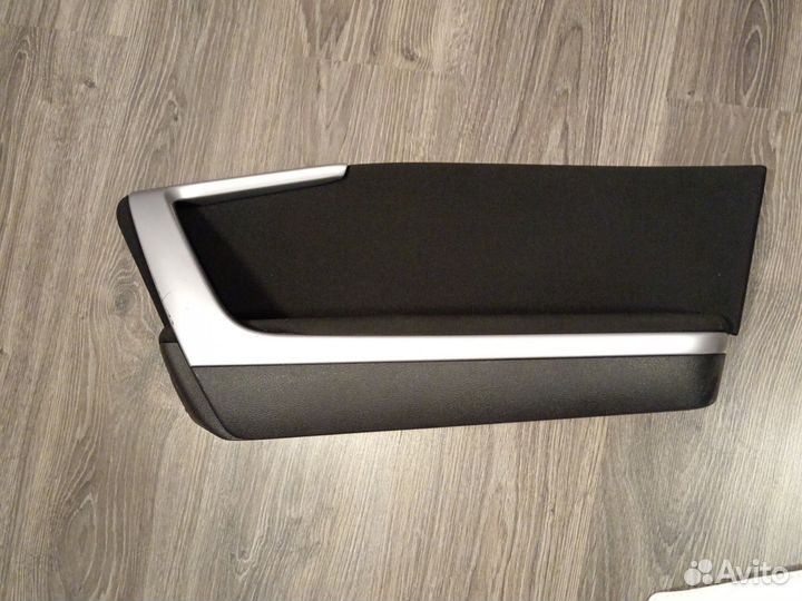 Обшивка ручка двери передний правый