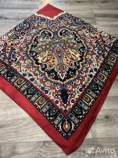 Большой шелковый платок Etro красный с узорами