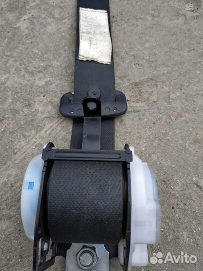 Ремень безопасности задний правый Toyota Avensis 2