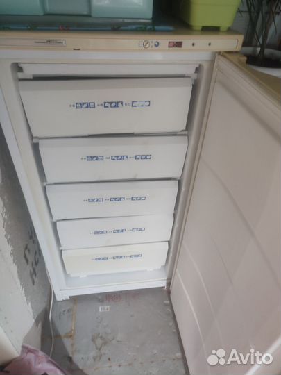 Морозильная камера вертикальная