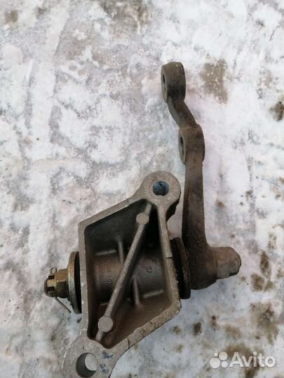 Маятниковый рычаг рулевой трапеции