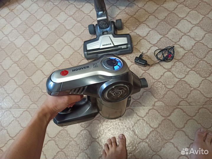 Вертикальный ручной пылесос Hoover RA22 019