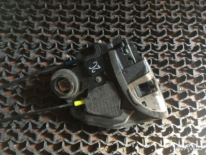 Замок задний левый Toyota Auris