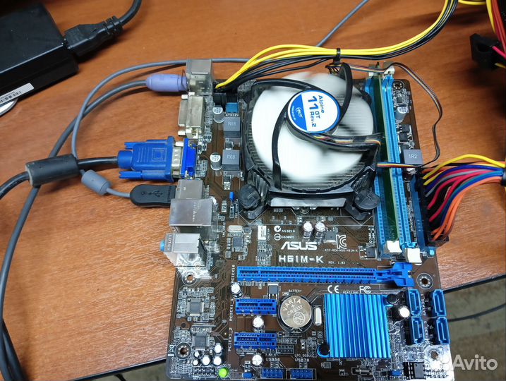 Материнская плата с процессором и памятью