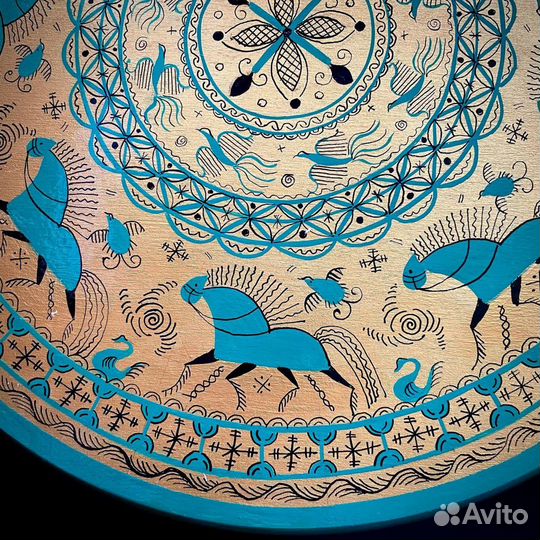 Табурет. Мезенская роспись