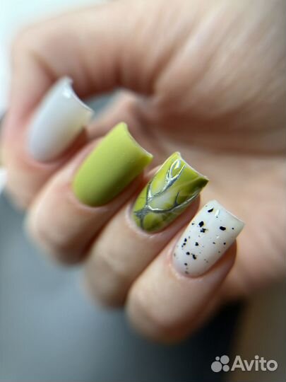 Модель на маникюр с покрытием гель лак