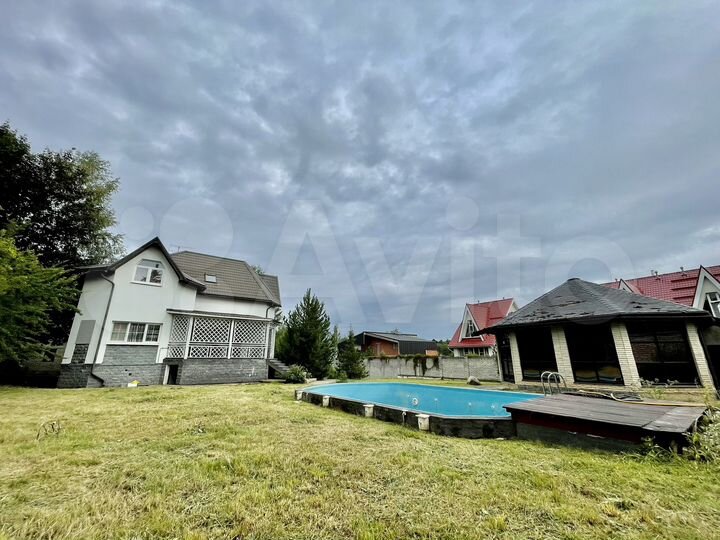 Дом 800 м² на участке 35 сот.