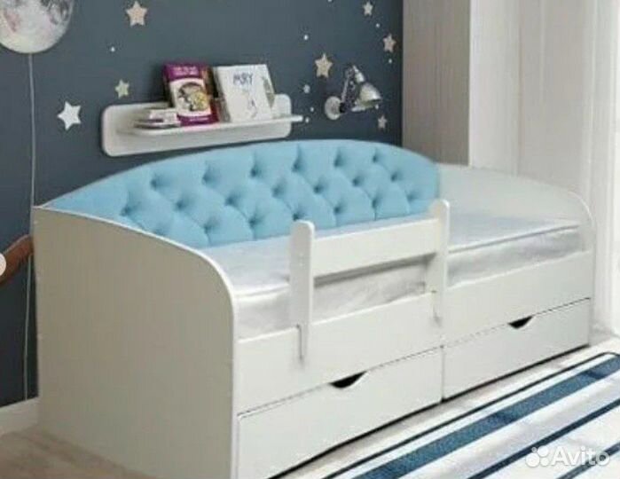Детская кровать, диван с ящиками