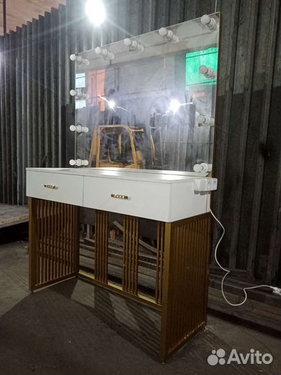 Зеркало,Гримёрный стол с зеркалом