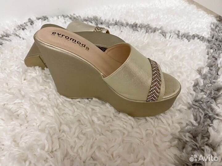 Шлепанцы женские