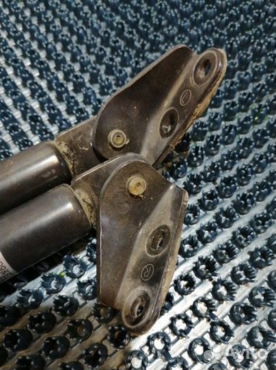 Амортизаторы двери багажника Mazda CX-7