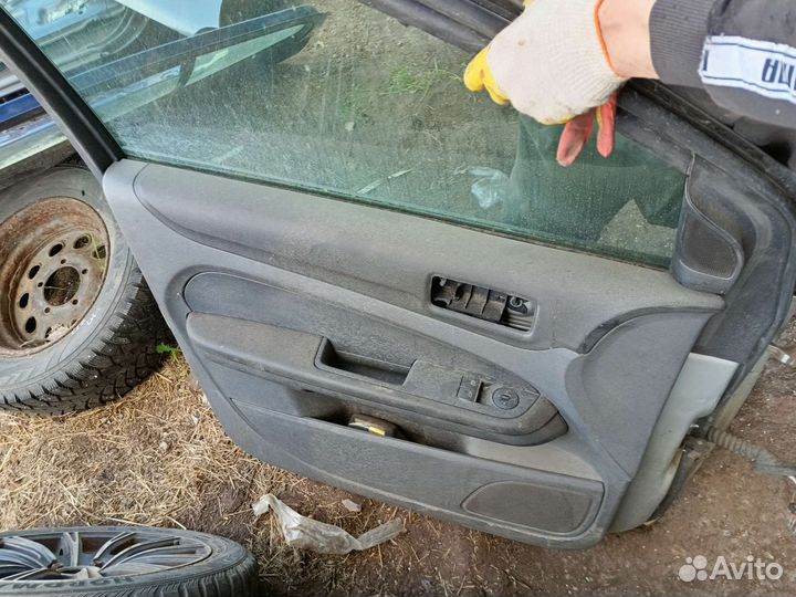 Передняя левая дверь Ford Focus 2