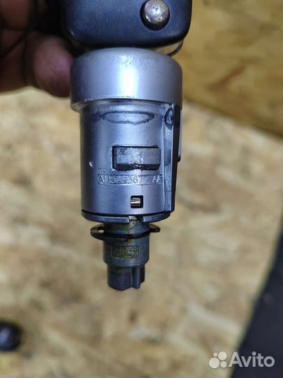 Личинки с ключом Ford focus 3