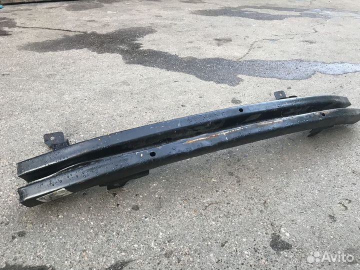 Усилитель переднего бампера Chevrolet Tahoe III