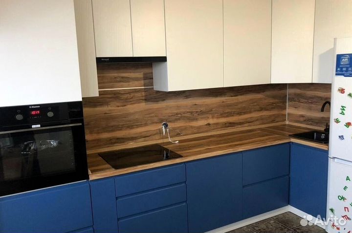 Кухонный гарнитур угловой в