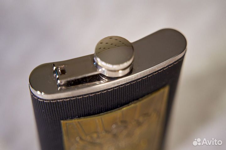 Фляжка с гербом России