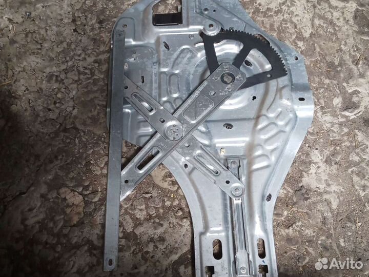 Стеклоподъемник правый Hyundai Tucson 04-10