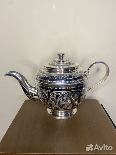 Серебряный чайник