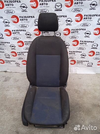 Сидения передние Ford Focus 2 купэ