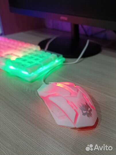 Игровая клавиатура и мышь