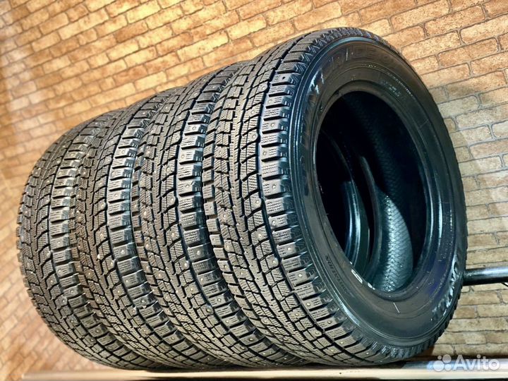 Dunlop SP Winter Ice 01 215/65 R16