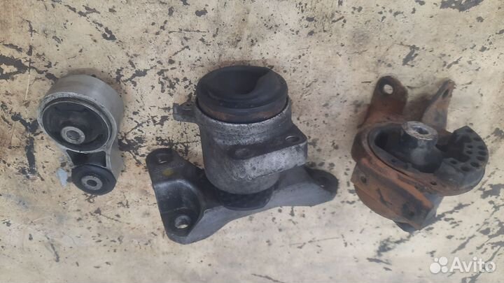 Опора двигателя задняя и левая. Mazda cx-7