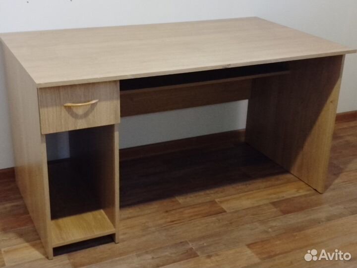 Письменный стол