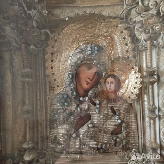 Старинная икона Божия Матерь. Шитье