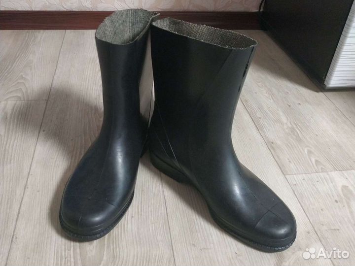 Резиновые сапоги