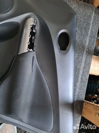 Обшивка двери передняя Nissan Juke F15 HR16DE 2011