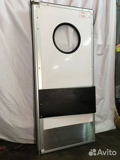 Дверь маятниковая